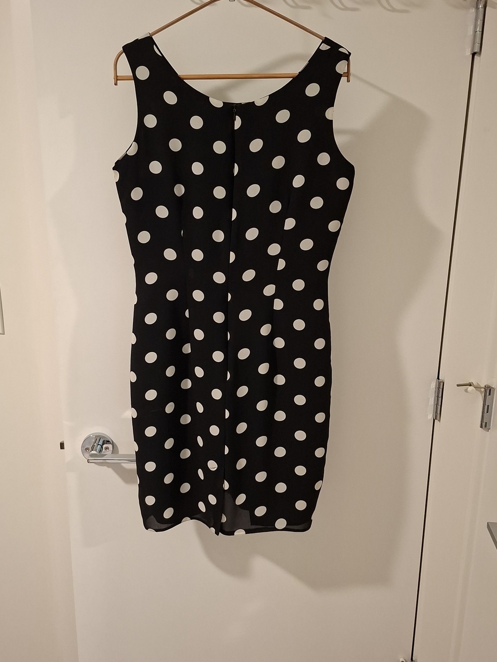 90's Classic Vintage Black & Beige Polka Dot Sleeveless Sheath Dress (Size S) - Picture 3 of 6